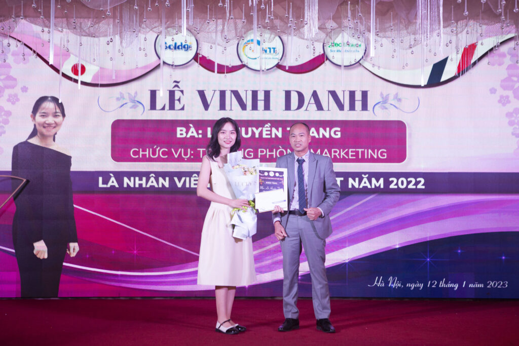 Chị Lê Huyền Trang- Trưởng phòng Marketing- Nhân viên xuất sắc 2022