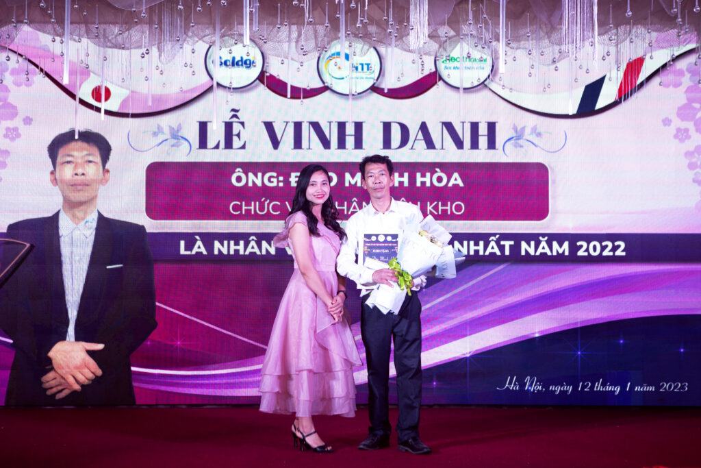 Chú Đào Mạnh Hòa- Nhân viên Kho & Giao vận- Nhân viên xuất sắc 2022