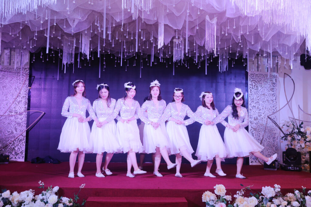 Tiết mục múa thiên nga- Phòng Kế toán
