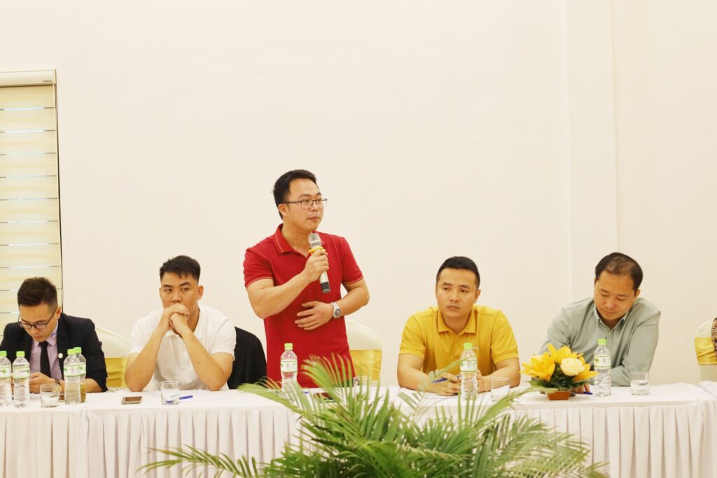 Đại biểu đại diện Nhà phân phối Tuấn Huyền chia sẻ những khó khăn của khu vực