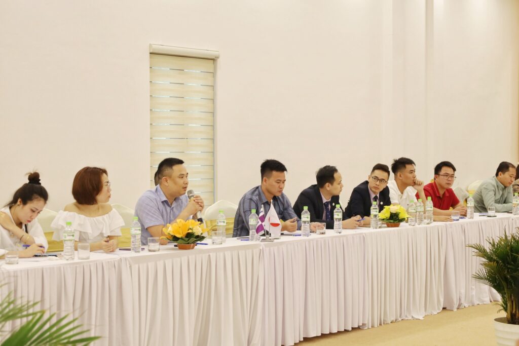 Đại biểu đại diện Nhà phân phối Thành Văn đưa ra những đề xuất gắn liền với thực tiễn kinh doanh của đại lý