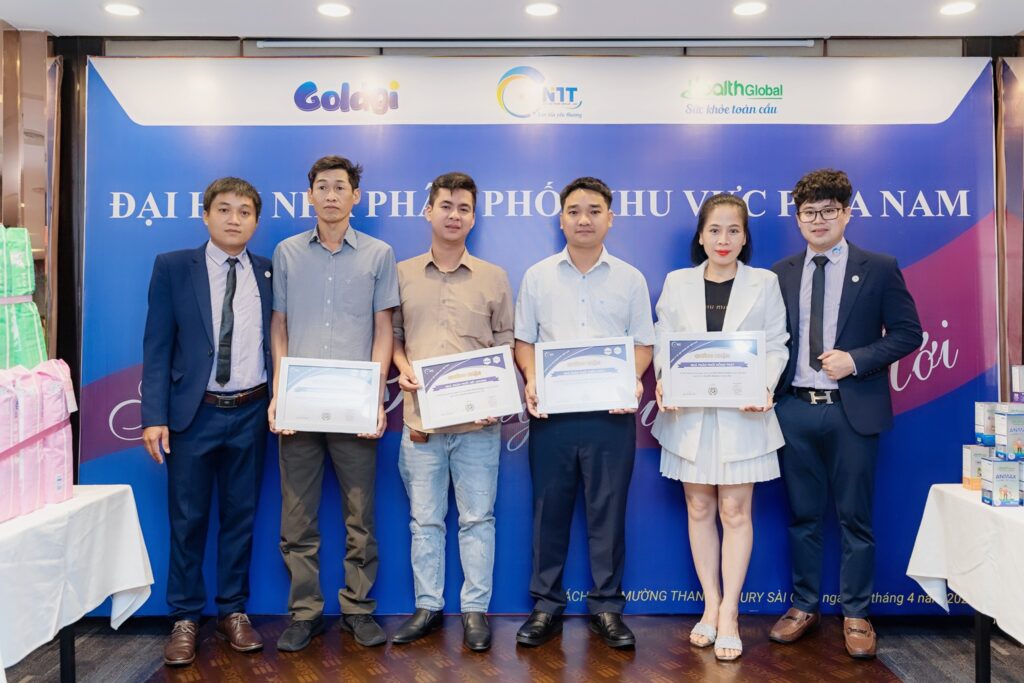 Tập đoàn NTT Việt Nam trao tặng chứng nhận cho Nhà phân phối